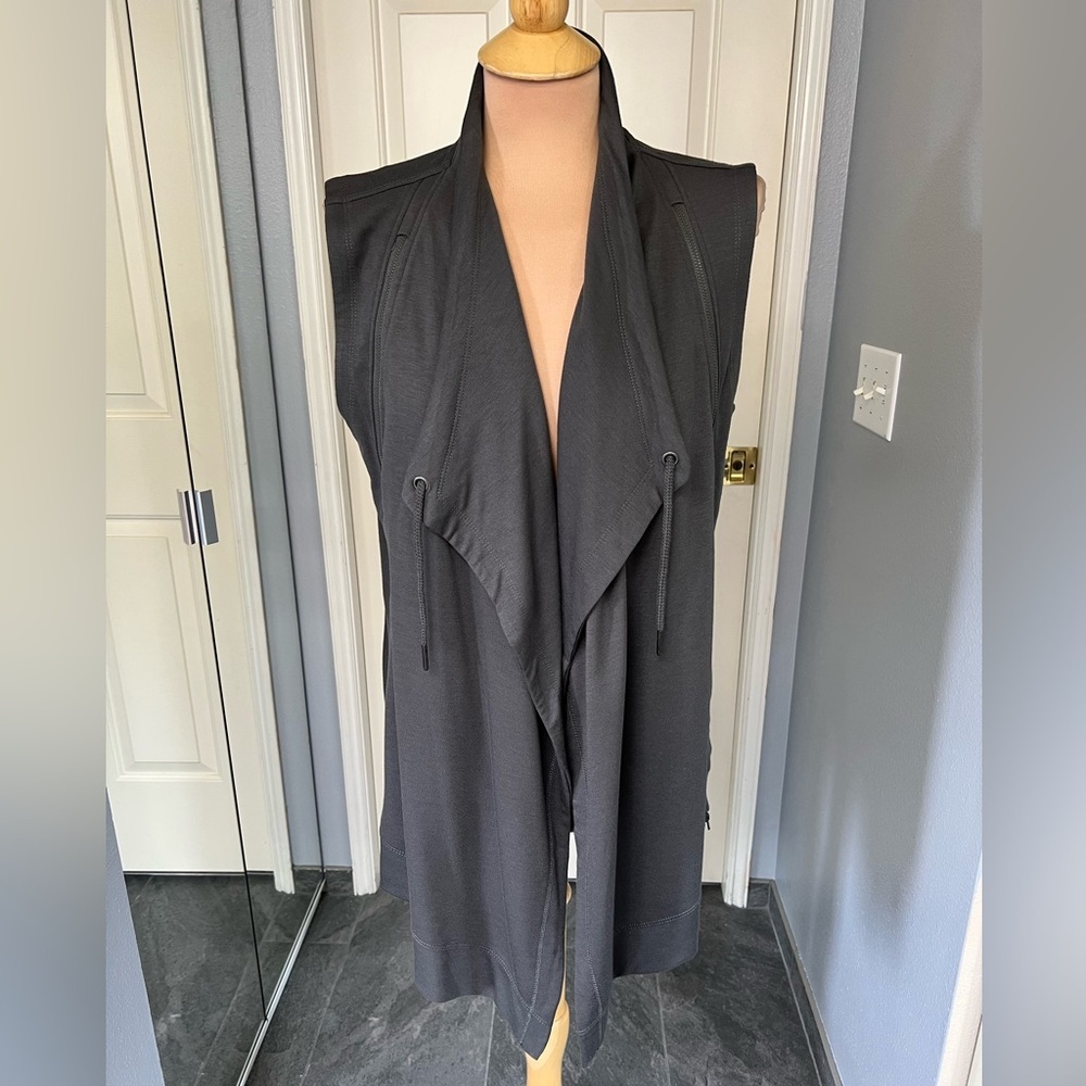 Francesca’s Harper‎ Gray Jersey Knit Vest With Zipper Accent